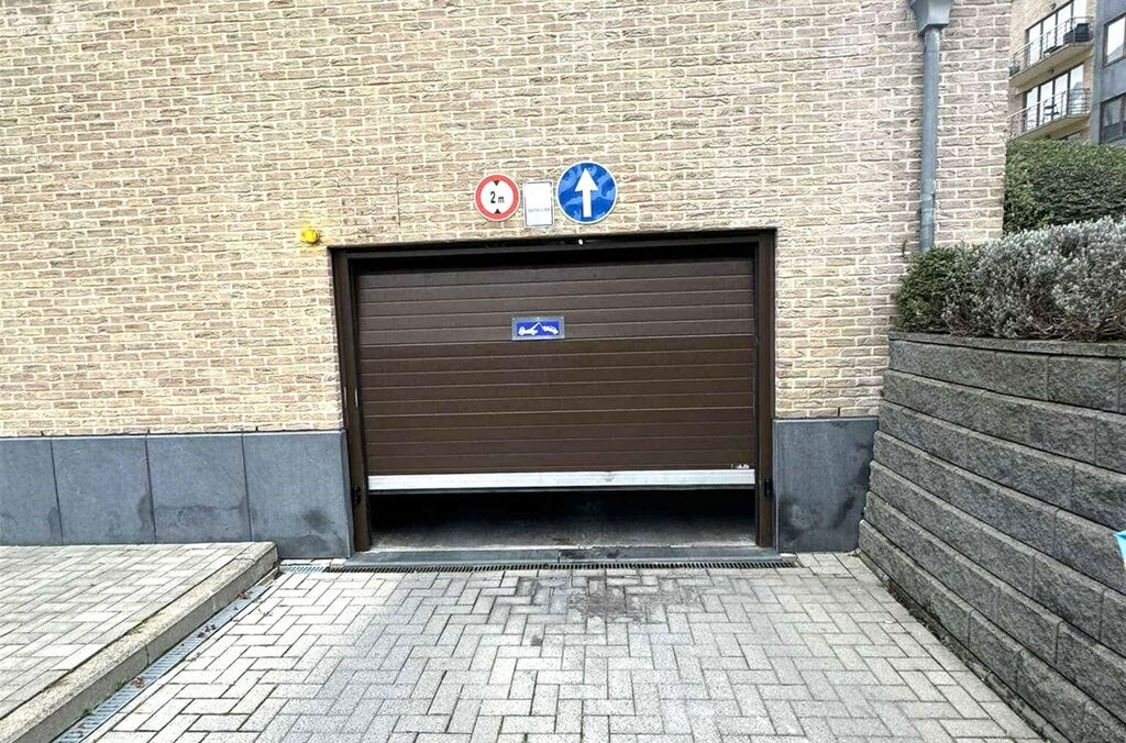 Autostaanplaats binnen te koop in ANDERLECHT